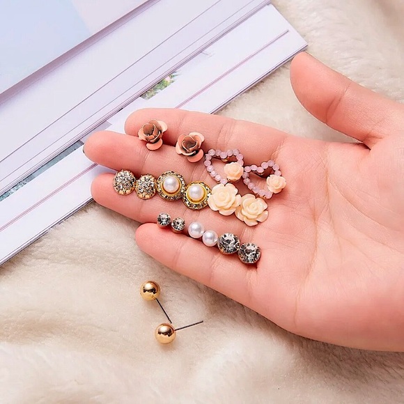 Rose pearl earring set 🌹 - Picture 4 of 9